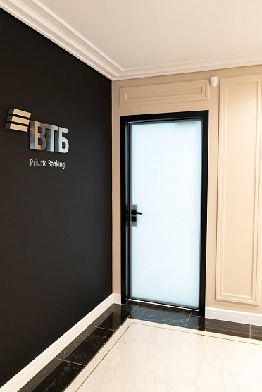 СТЕКЛЯННЫЕ ДВЕРИ  В АЛЮМИНИЕВОМ ПРОФИЛЕ